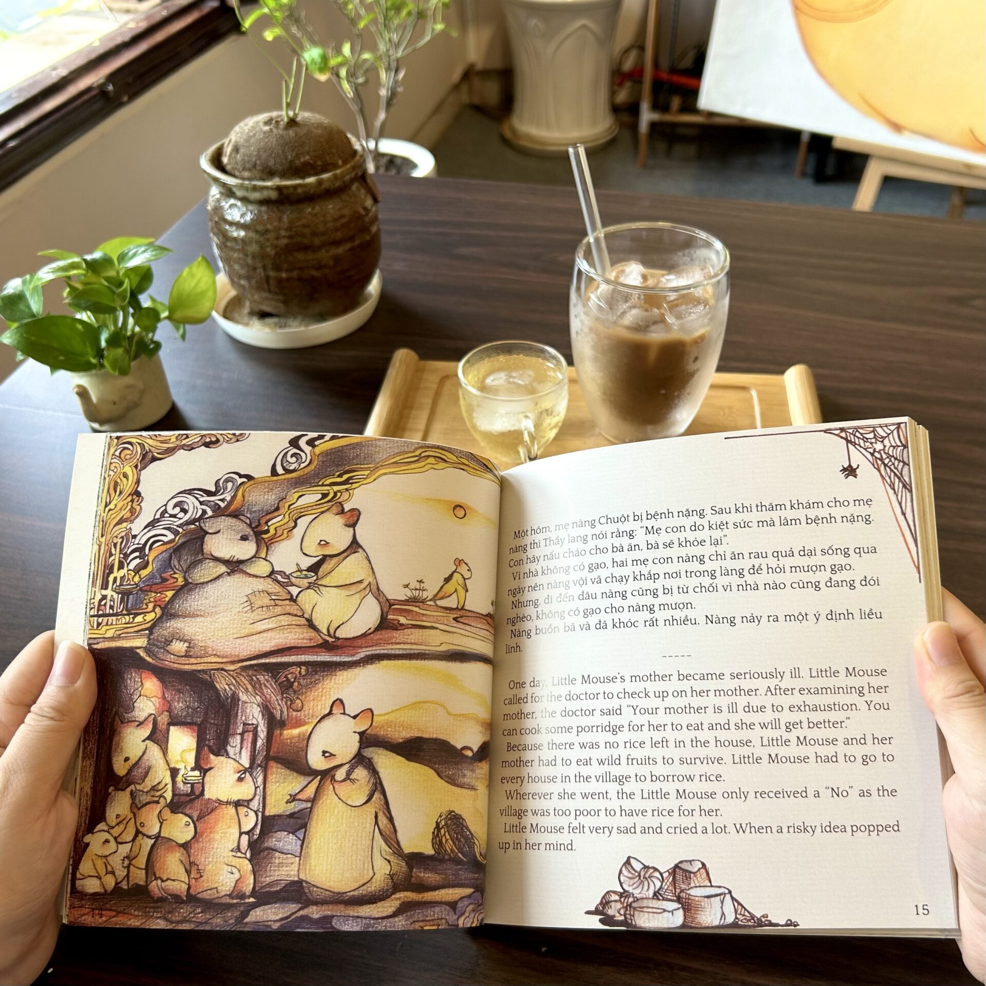 Bilingual Fairy Tale in Vietnamese and English Published by B/S Art Studio 